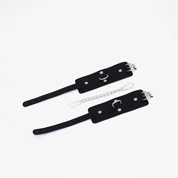 Черные кожаные оковы с хромированной фурнитурой