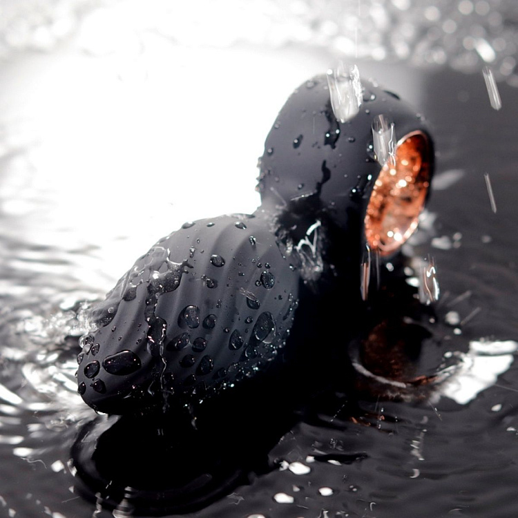 Черная анальная пробка с вибрацией, вращением и пультом ДУ