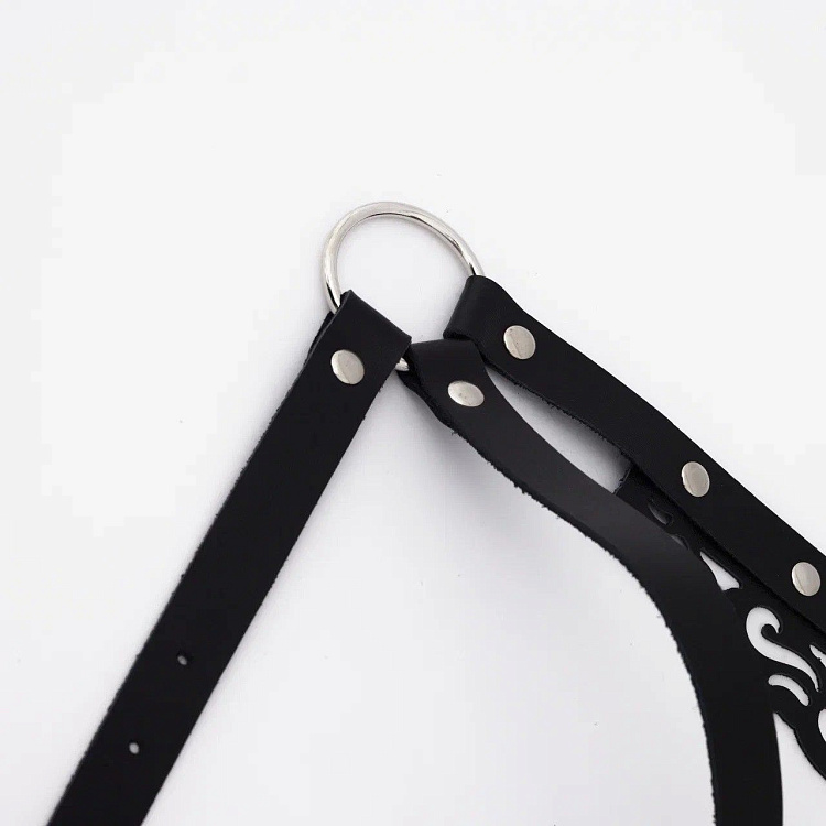 Черная резная портупея с клепками