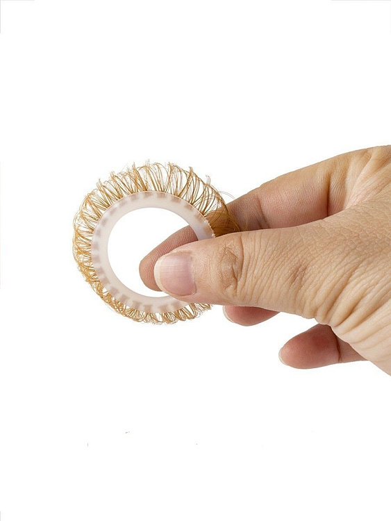 Эрекционное кольцо с бежевыми «ресничками»