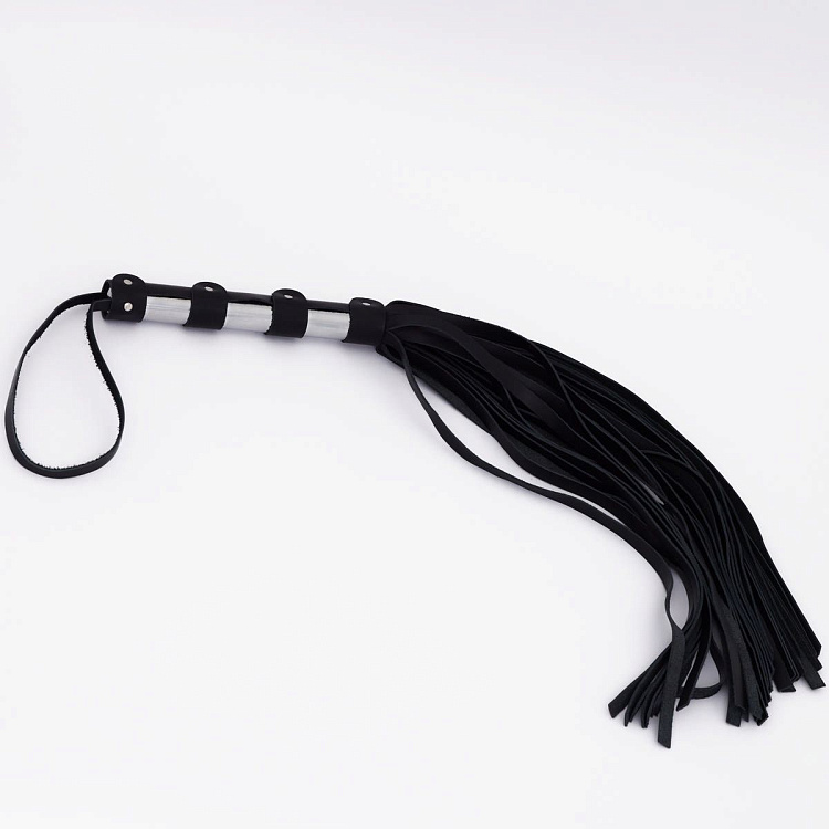Черный кожаный флоггер со стальной ручкой - 45 см.
